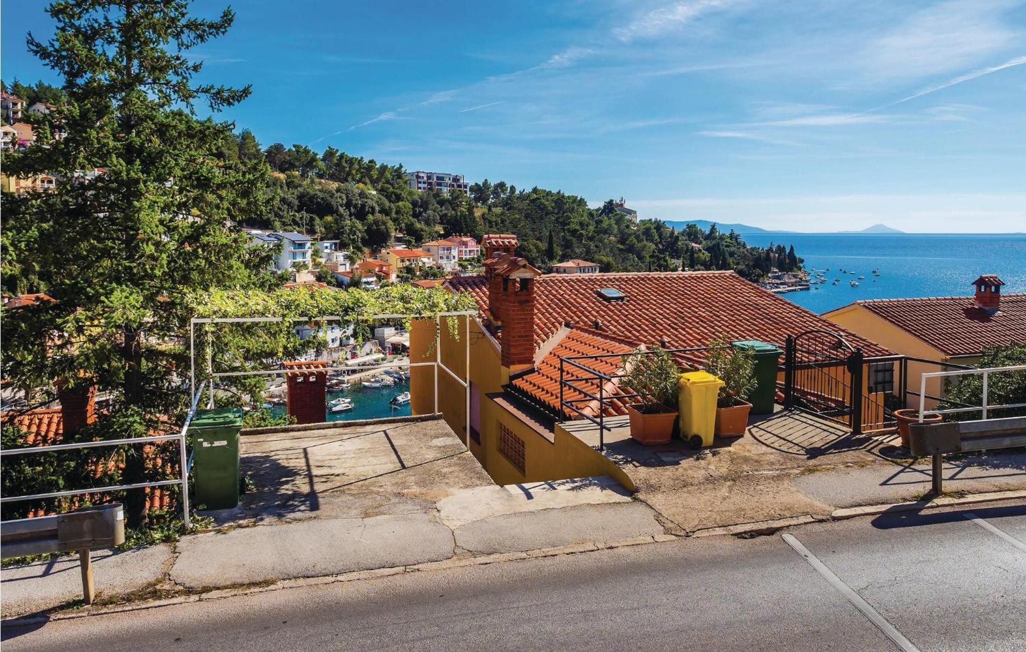 Lovely Apartment In Rabac With Kitchen Exteriér fotografie